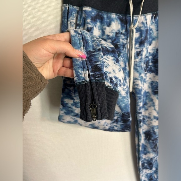 LULULEMON Blue Tie Dye Zip Up Jogger Sweatpants Women’s Size 8 - Picture 8 of 11